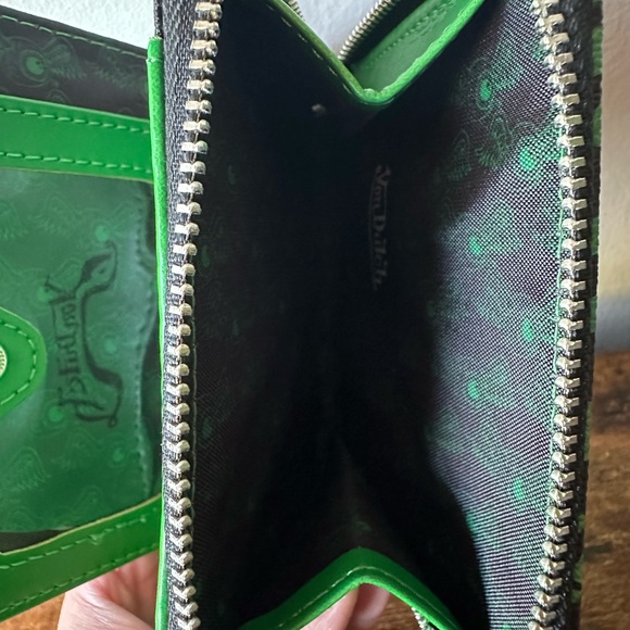 Von Dutch Black & Green Cheetah Print Women’s Wallet Patch Logo Faux Leather NWT - Picture 9 of 9